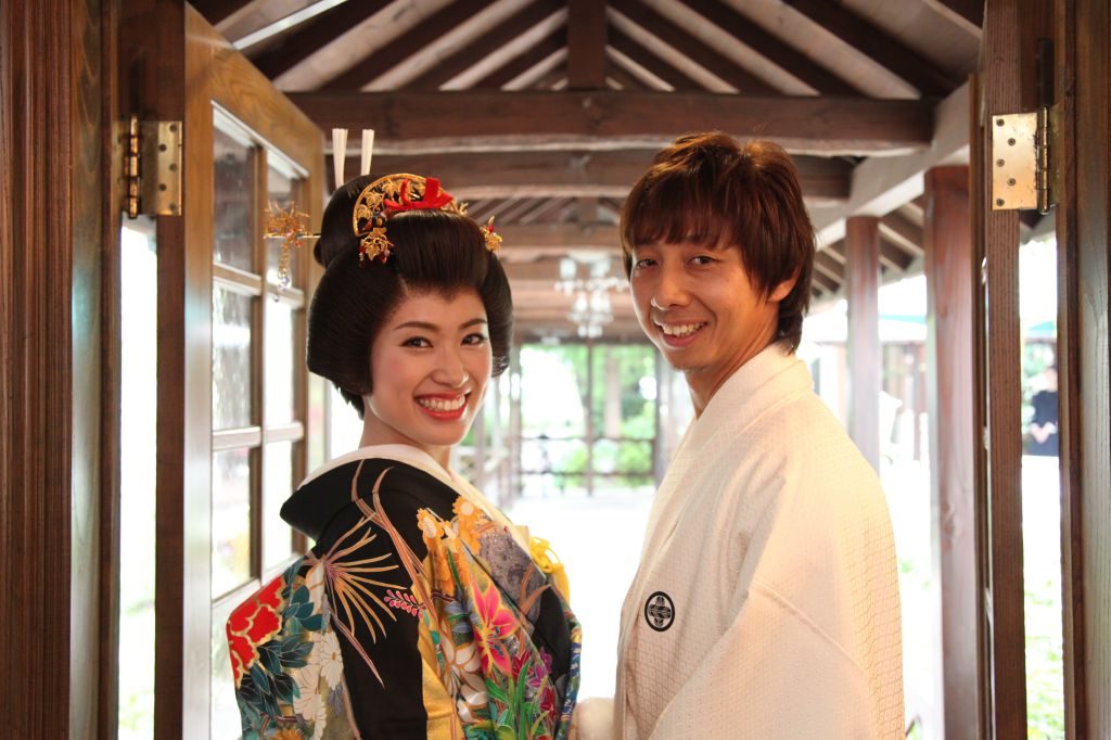 日本の伝統衣裳 和装前撮りでロケーションフォト 福山市のチャペル結婚式場 南蔵王 聖ペトロ教会