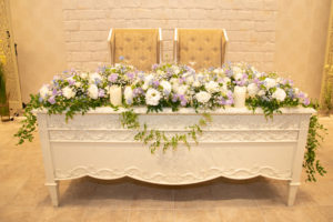 装花ってなに 会場装花のキホンを教えて 福山市のチャペル結婚式場 南蔵王 聖ペトロ教会